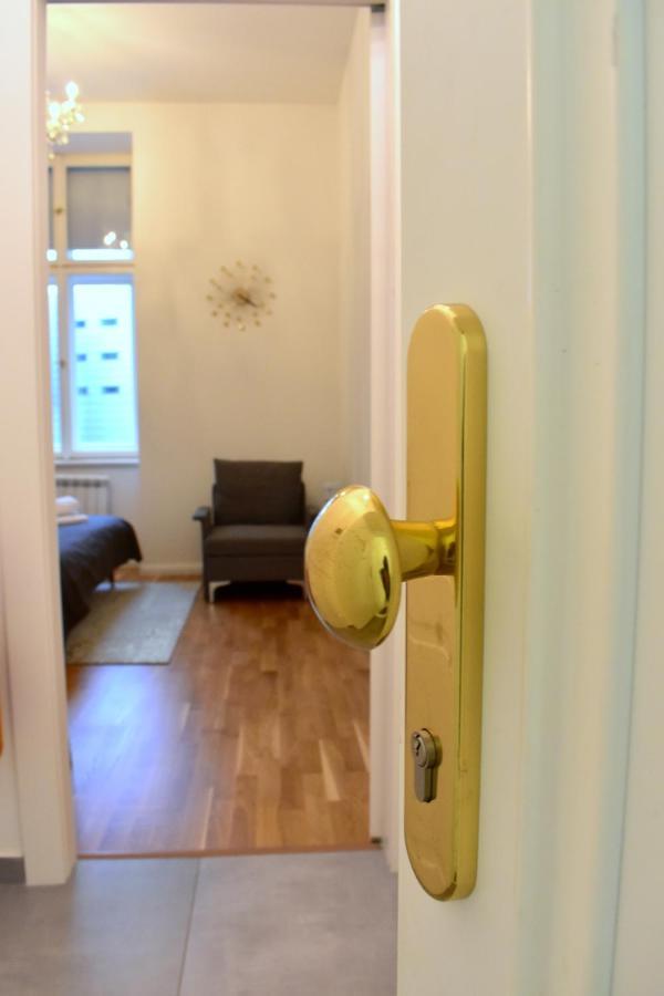 Lovely Apartment In Center Praga Exterior foto