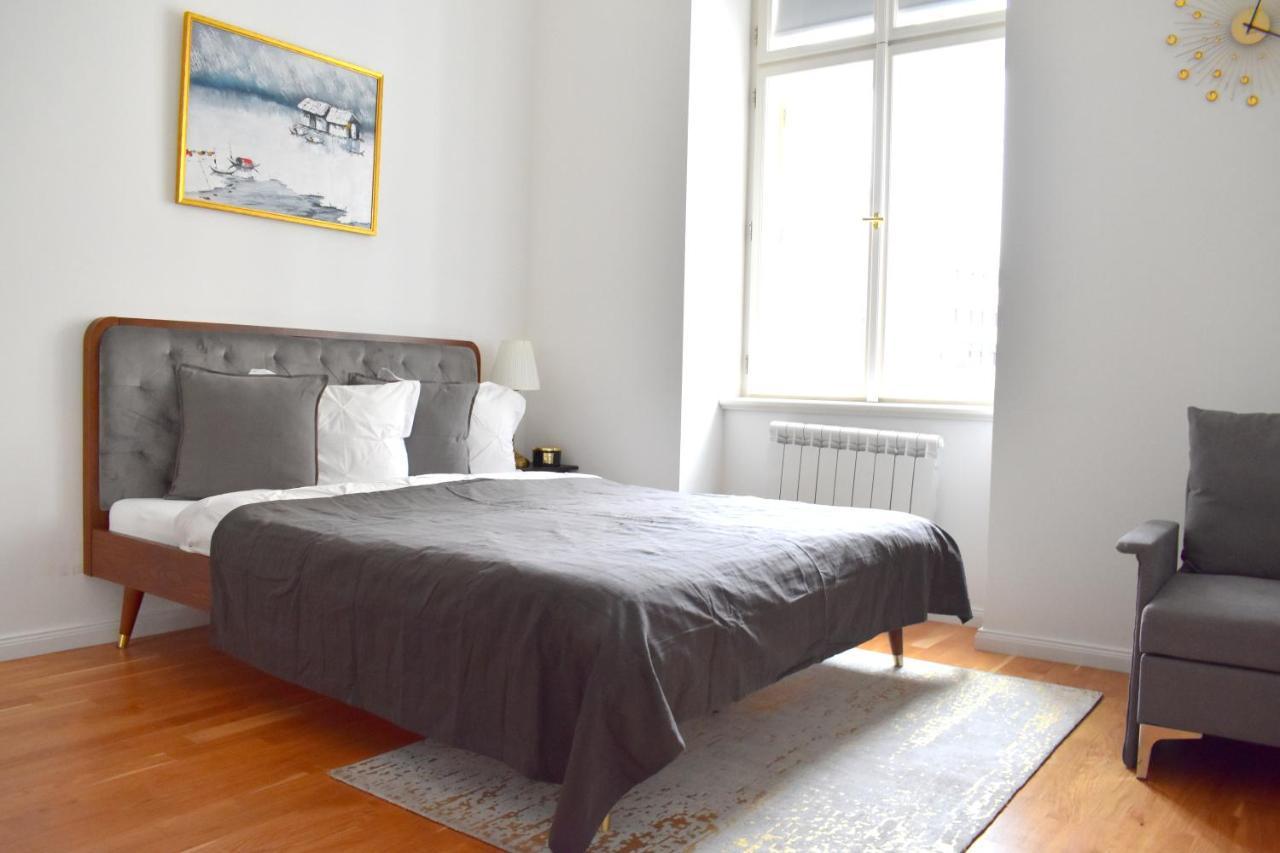 Lovely Apartment In Center Praga Exterior foto
