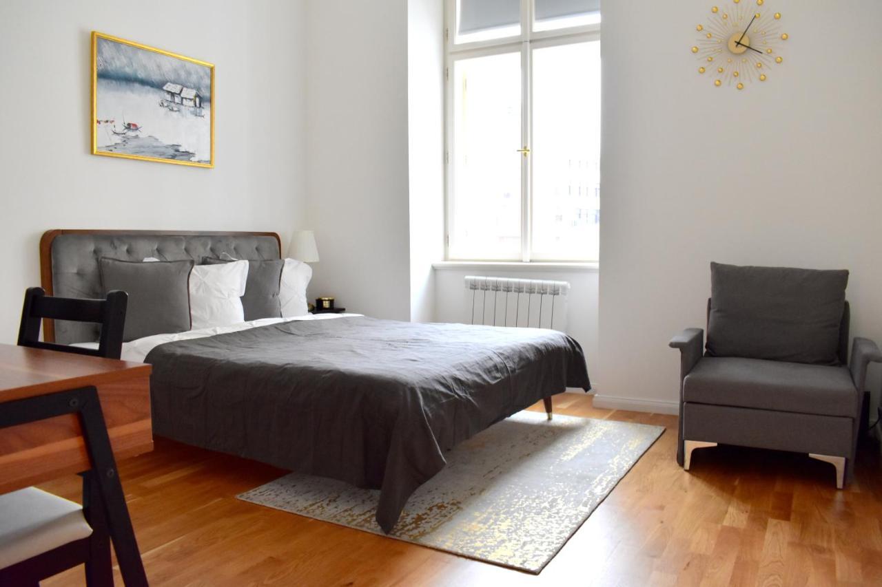 Lovely Apartment In Center Praga Exterior foto